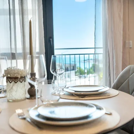 Infinity Sea View Luxury & Free Parking Apartment *