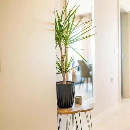 Infinity Sea View Luxury & Free Parking Apartment Warna