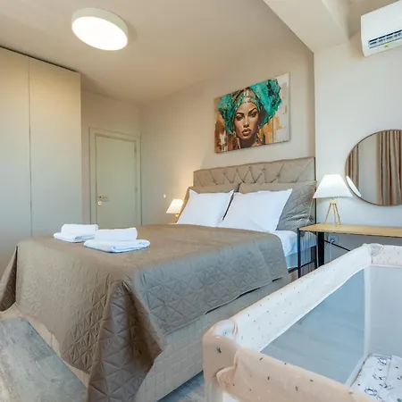 Infinity Sea View Luxury & Free Parking Apartment